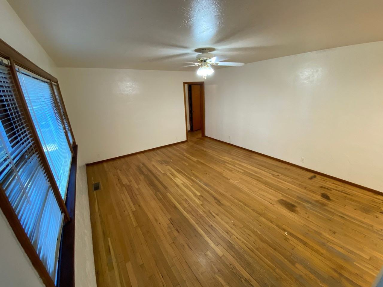 2011 Eastlawn Ave - Photo 2 of 28