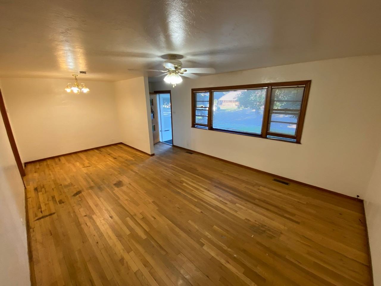 2011 Eastlawn Ave - Photo 3 of 28