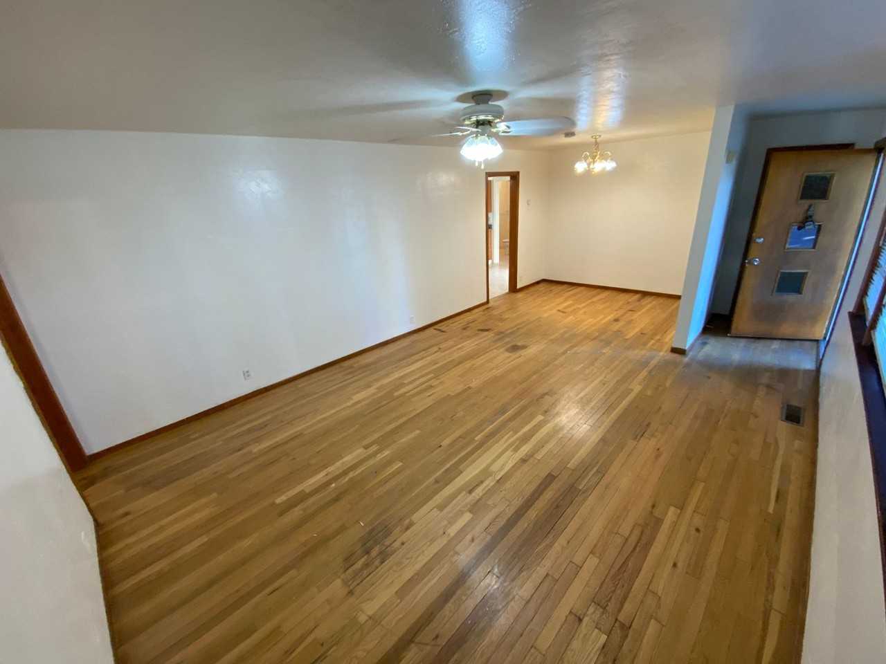 2011 Eastlawn Ave - Photo 4 of 28