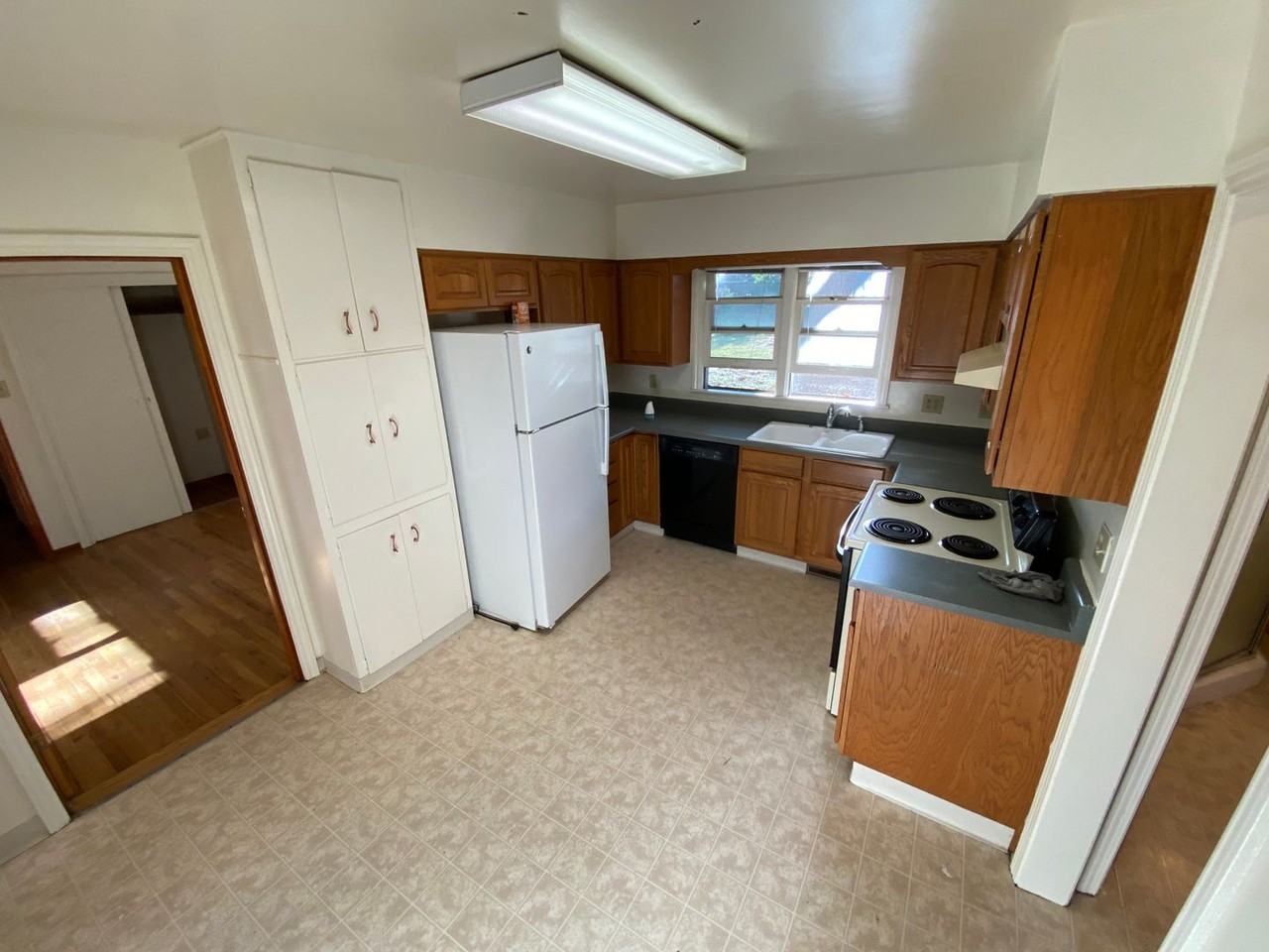 2011 Eastlawn Ave - Photo 5 of 28