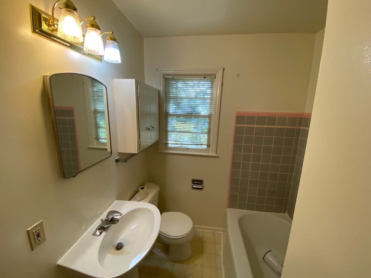 2011 Eastlawn Ave - Photo 7 of 28