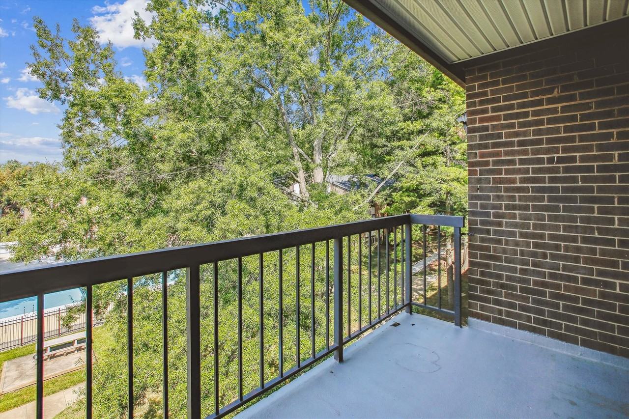 9712 Kingsbridge Dr #303 - Photo 6 of 19