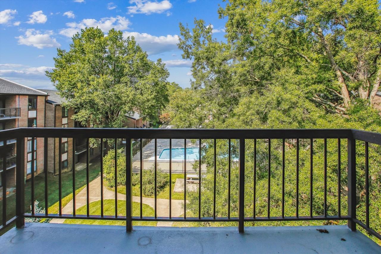 9712 Kingsbridge Dr #303 - Photo 7 of 19