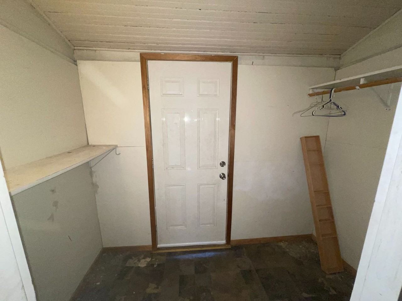 122 W 9th - Photo 2 of 15