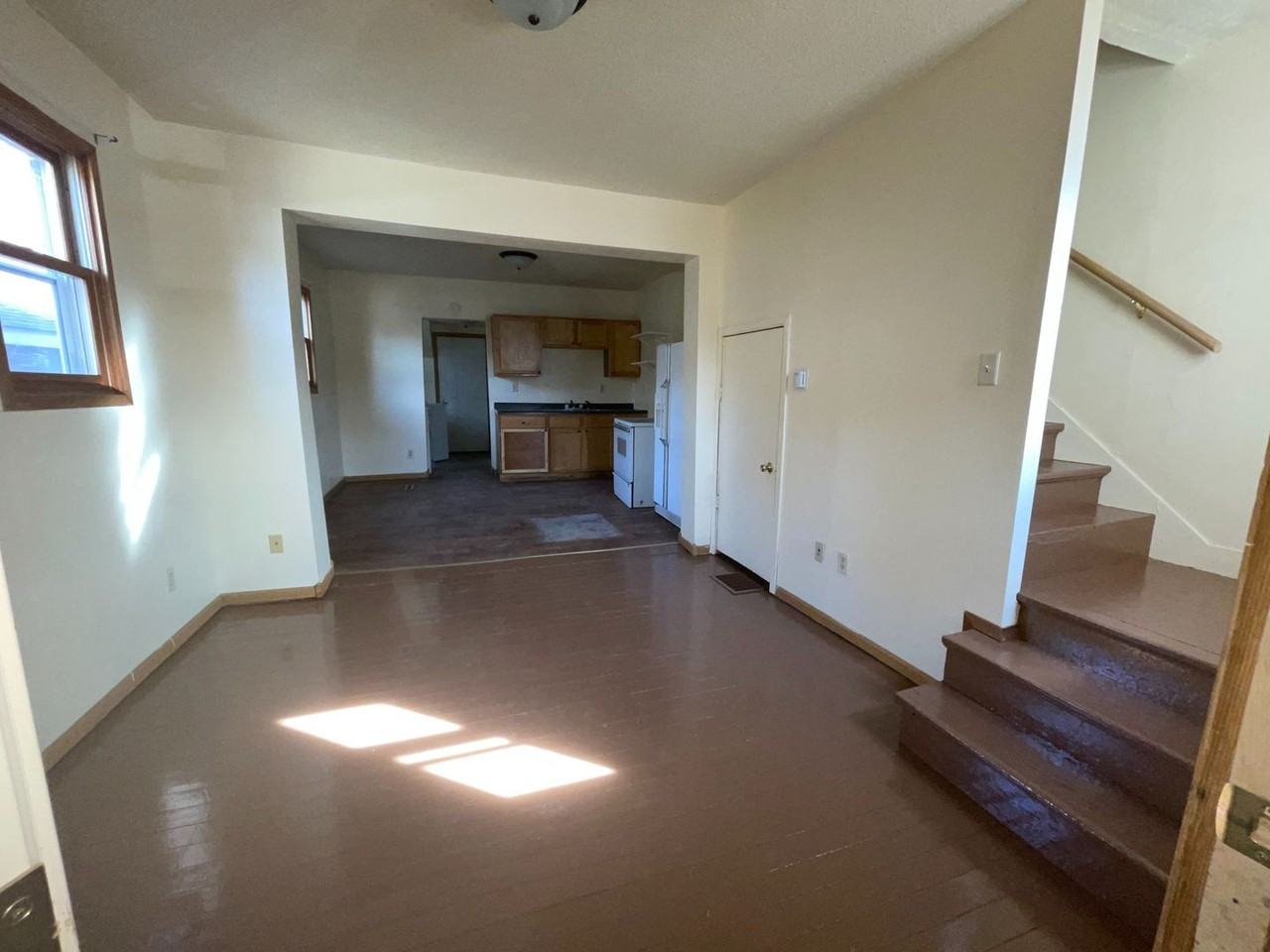 122 W 9th - Photo 3 of 15