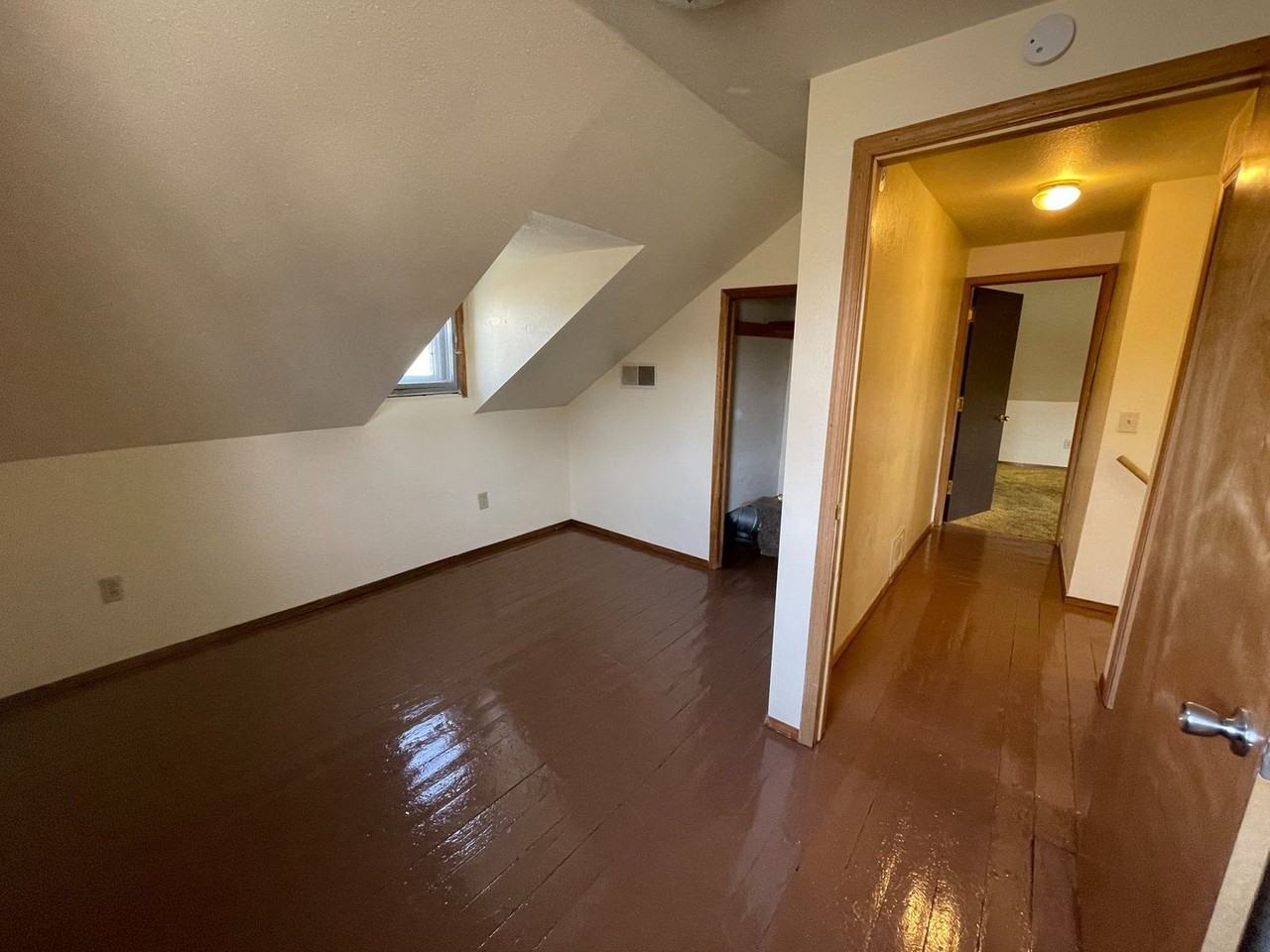 122 W 9th - Photo 5 of 15