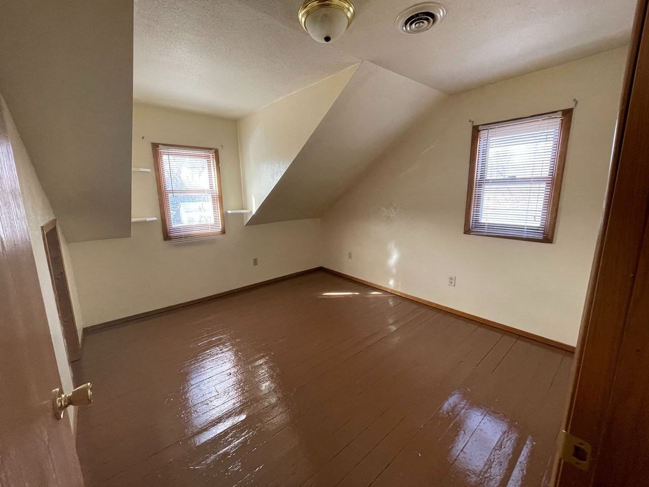 122 W 9th - Photo 6 of 15