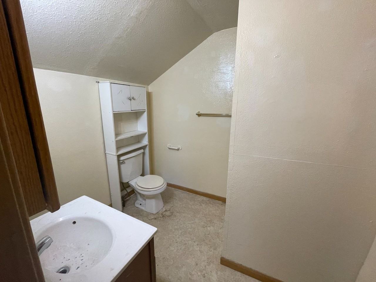 122 W 9th - Photo 7 of 15