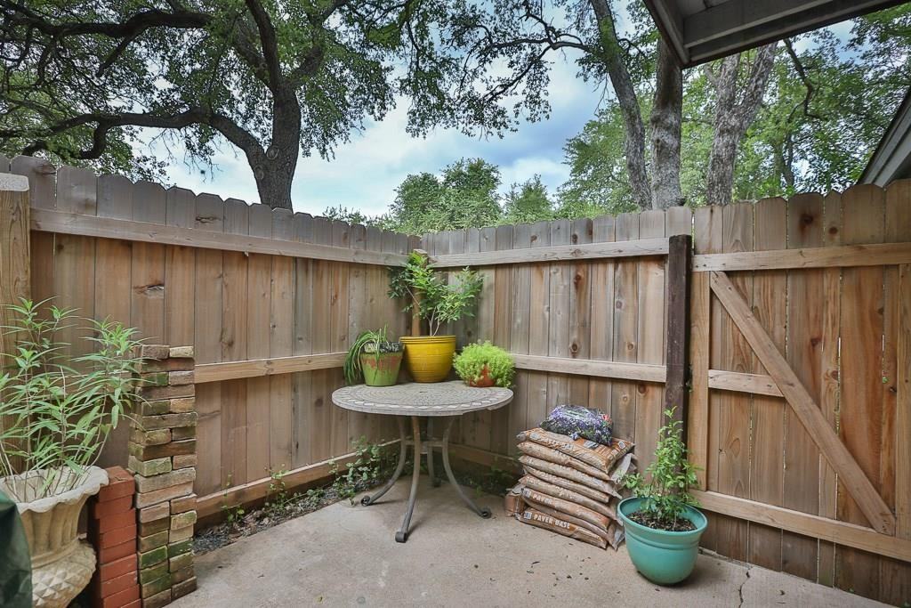 8502 Lyndon Ln - Photo 5 of 40