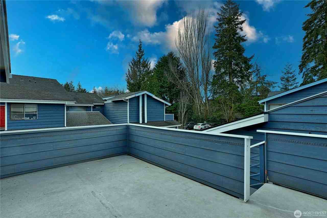 8408 18th Ave W #2-202 - Photo 2 of 32