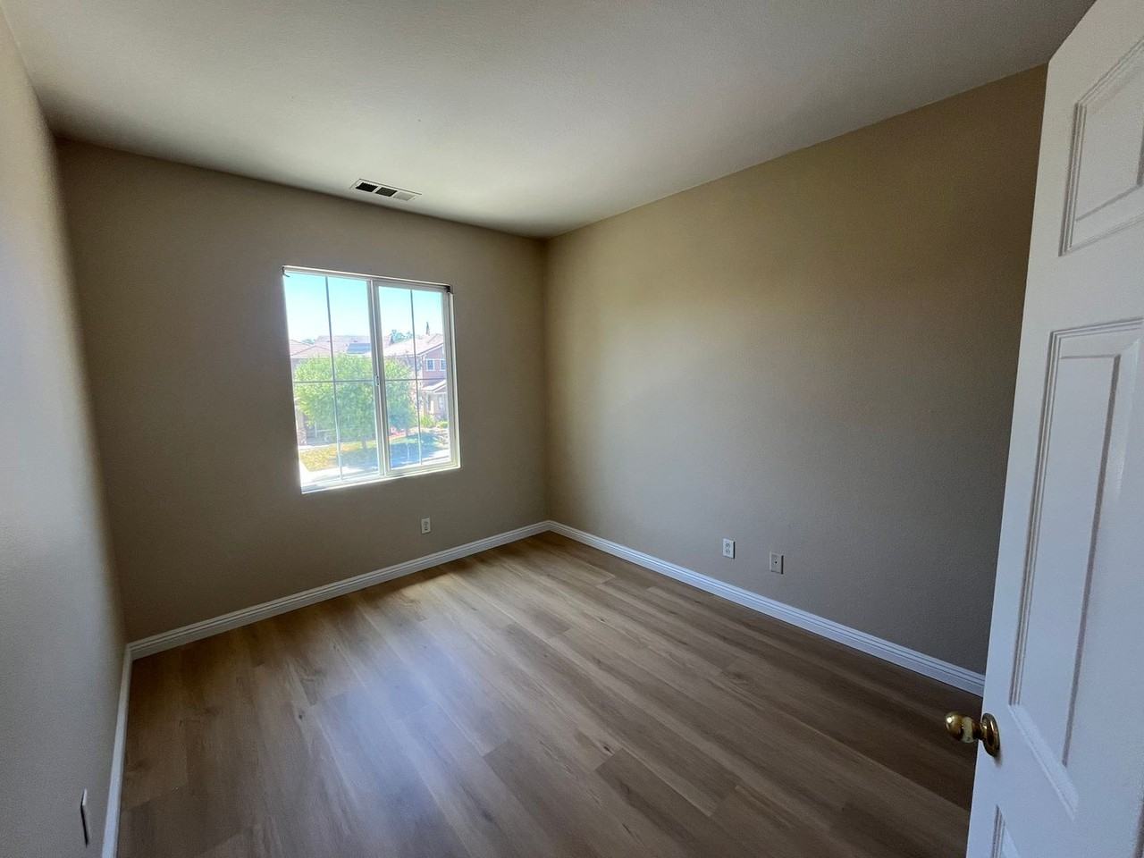 31656 Rosales Ave - Photo 7 of 26