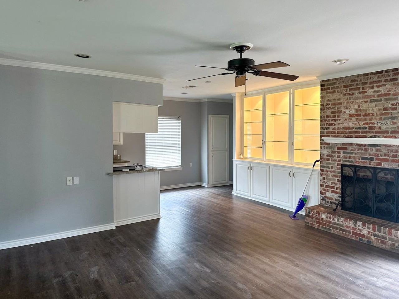 53191 W 11th St - Photo 2 of 9