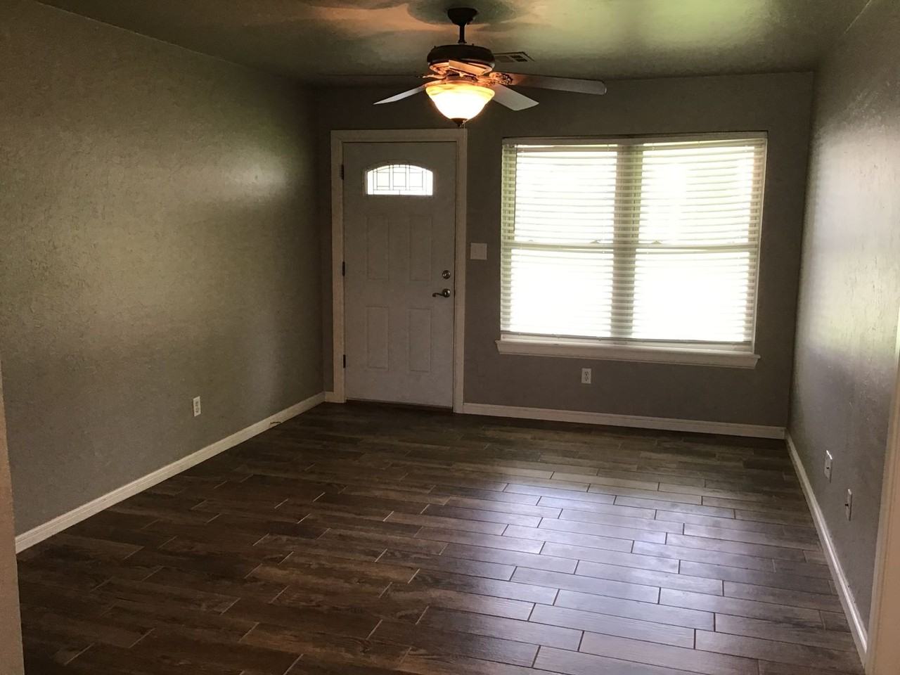 860 Nw 14th St - Photo 2 of 14