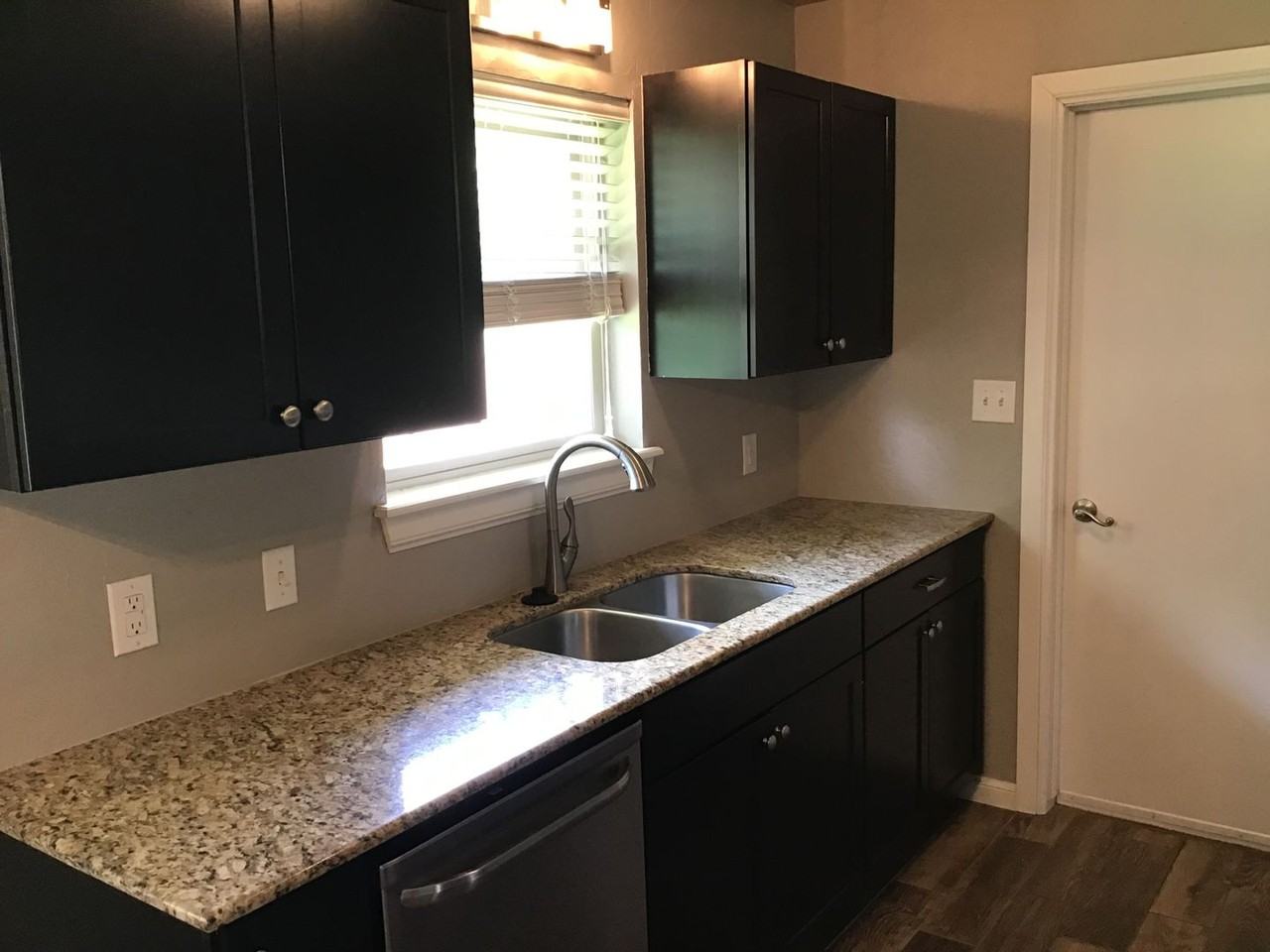 860 Nw 14th St - Photo 6 of 14