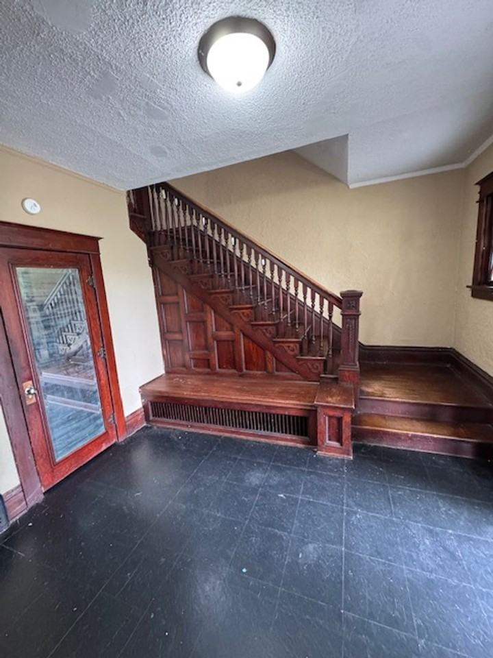 435 W Wildwood Ave - Photo 2 of 10