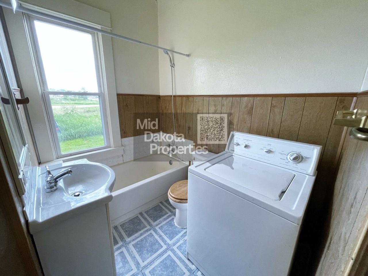 1821 S Wisconsin St - Photo 5 of 12