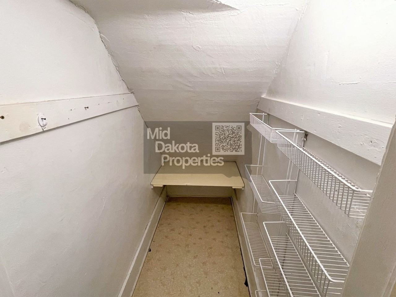 405 South Minnesota Street - Photo 7 of 17