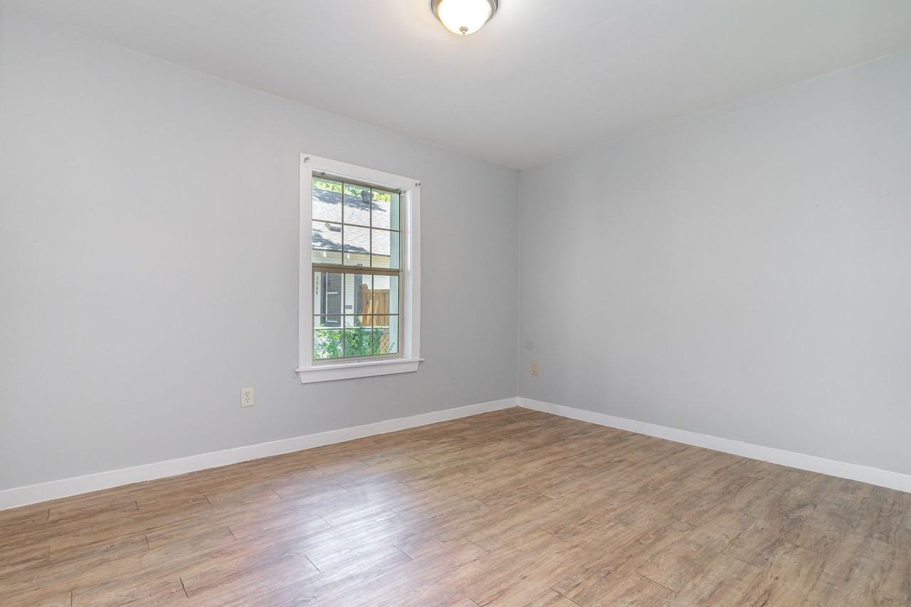 3402 Jeffries St - Photo 3 of 10