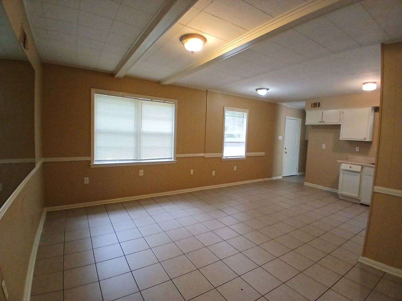 3455 Ridgemont Rd - Photo 4 of 11