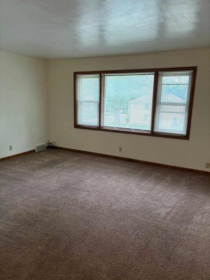 1609 D Street - Photo 2 of 15