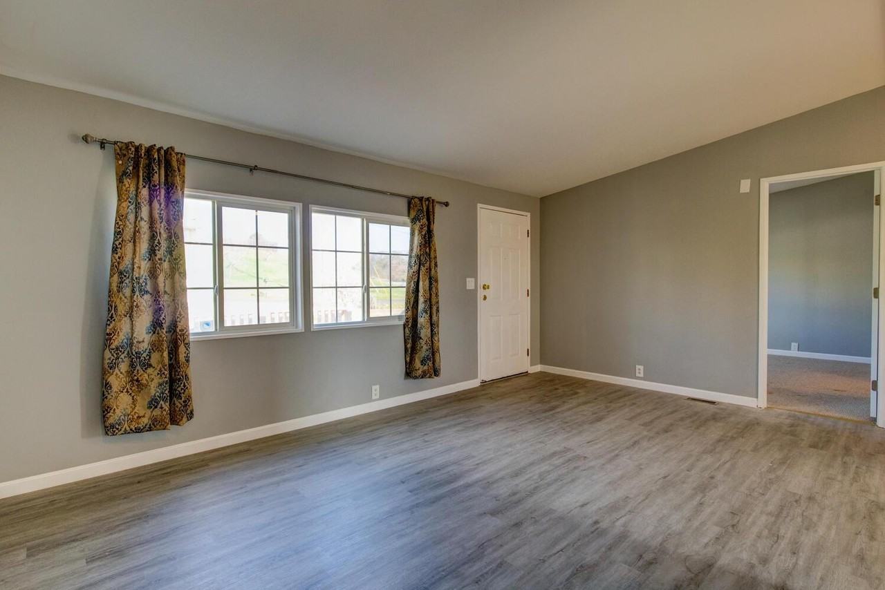 4330B Feather Ct - Photo 2 of 12