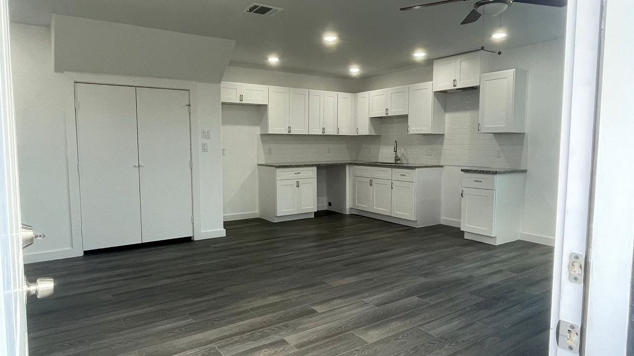 6011 Wedgefield St #B - Photo 4 of 11