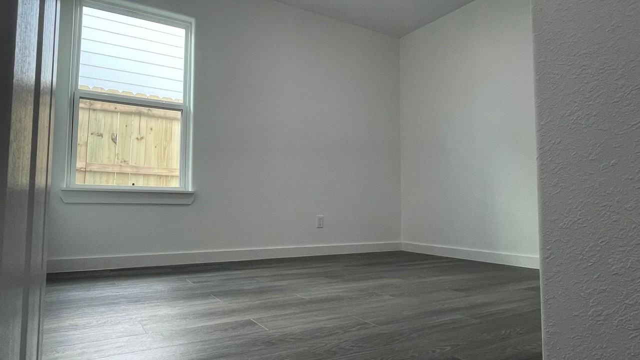 6011 Wedgefield St #B - Photo 5 of 11