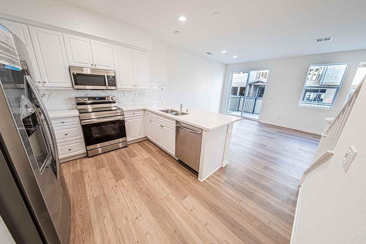 10733 Graphite St - Photo 2 of 30