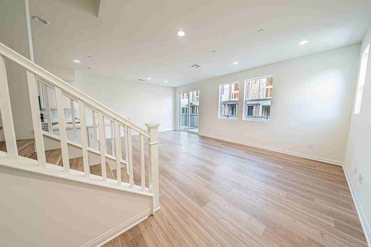 10733 Graphite St - Photo 3 of 30