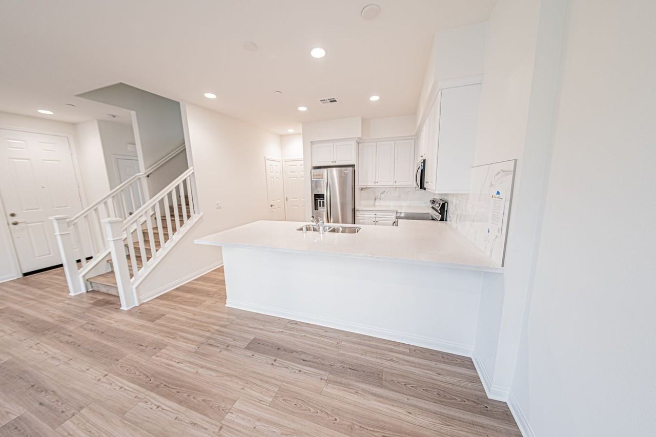 10733 Graphite St - Photo 4 of 30