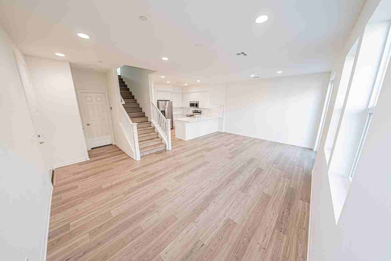10733 Graphite St - Photo 5 of 30