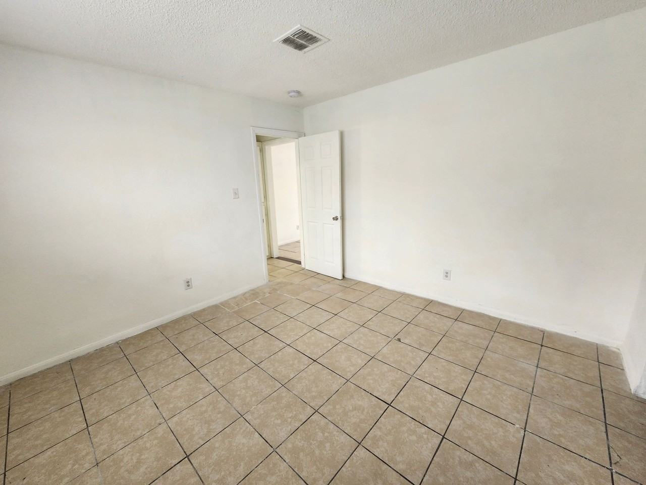 4 Unit Fourplex - Photo 4 of 19