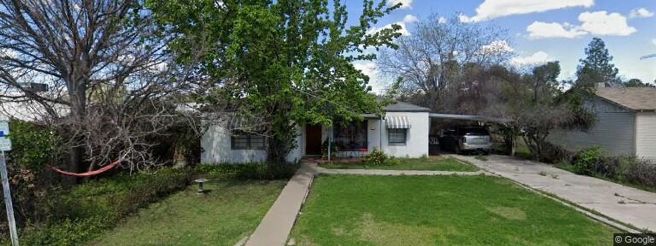 514 W 9th St - Photo 2 of 11