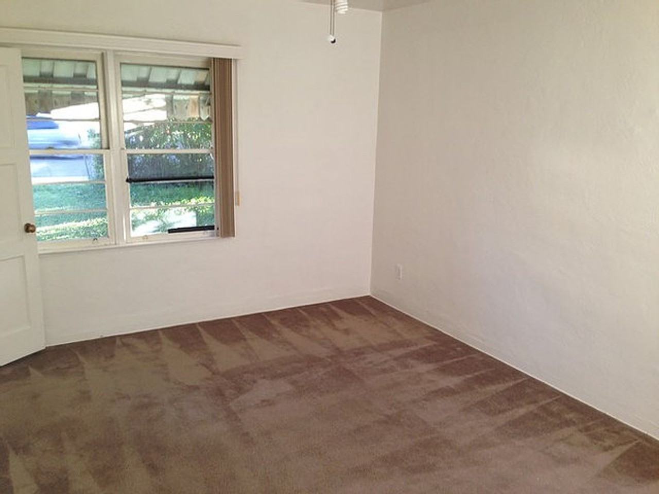 514 W 9th St - Photo 6 of 11