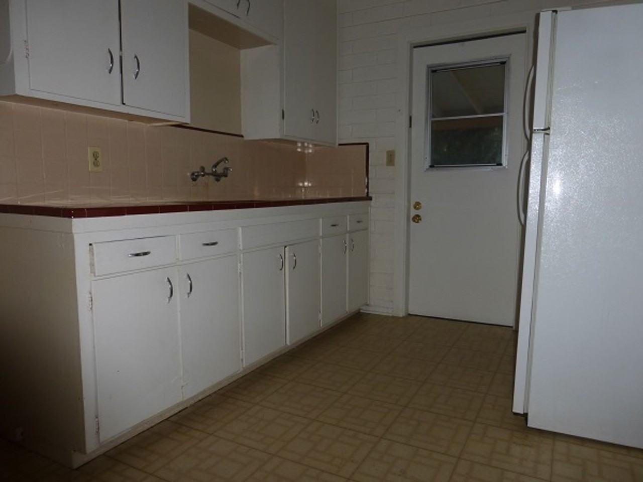 1200 S Farmer Ave - Photo 5 of 9