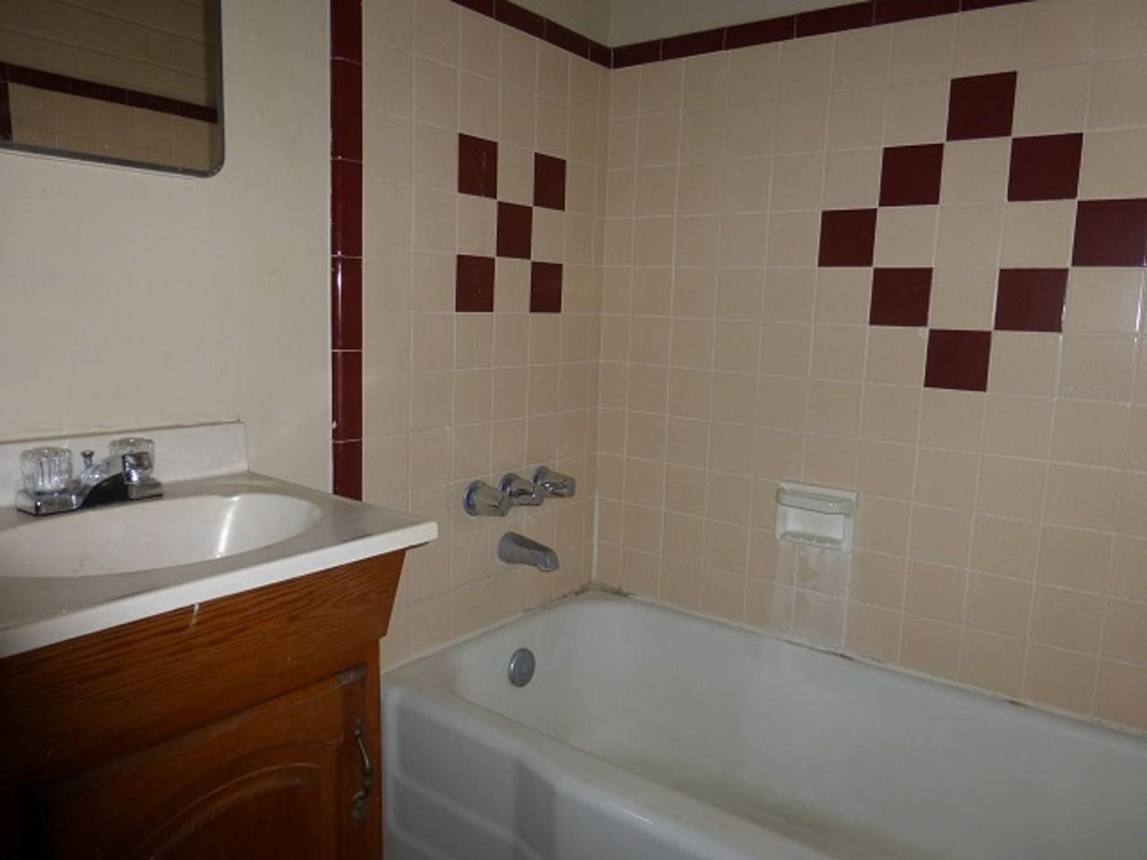 1200 S Farmer Ave - Photo 6 of 9