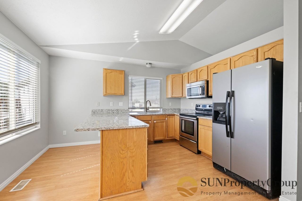 5458 S 4250 W - Photo 7 of 21