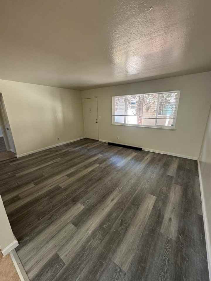 419 - 67 N. Jackson Avenue - Photo 3 of 9