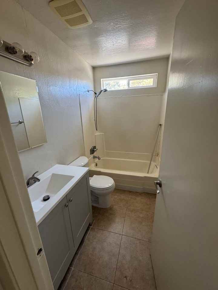 419 - 67 N. Jackson Avenue - Photo 7 of 9