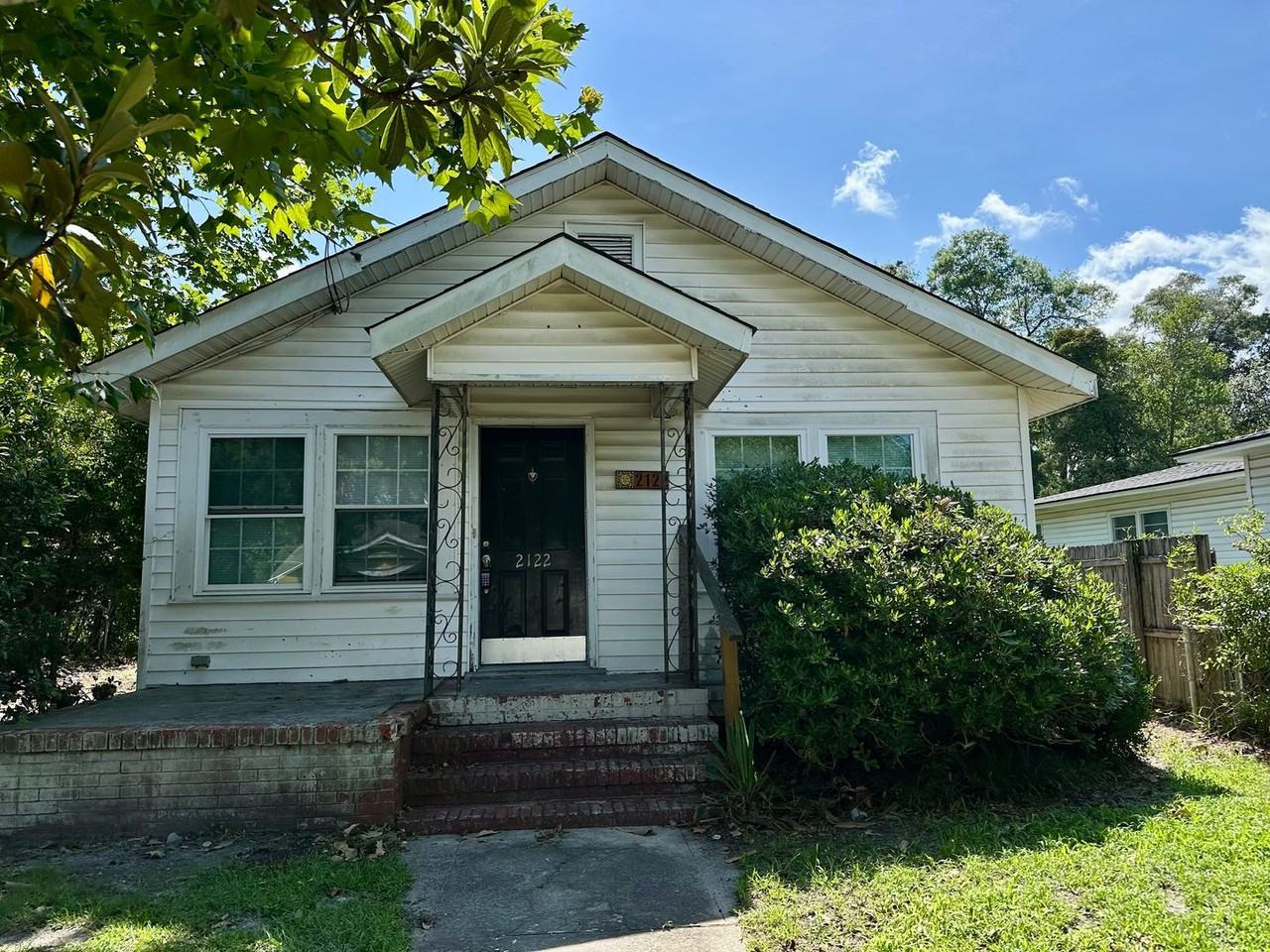 2122 Jefferson St - Photo 2 of 20