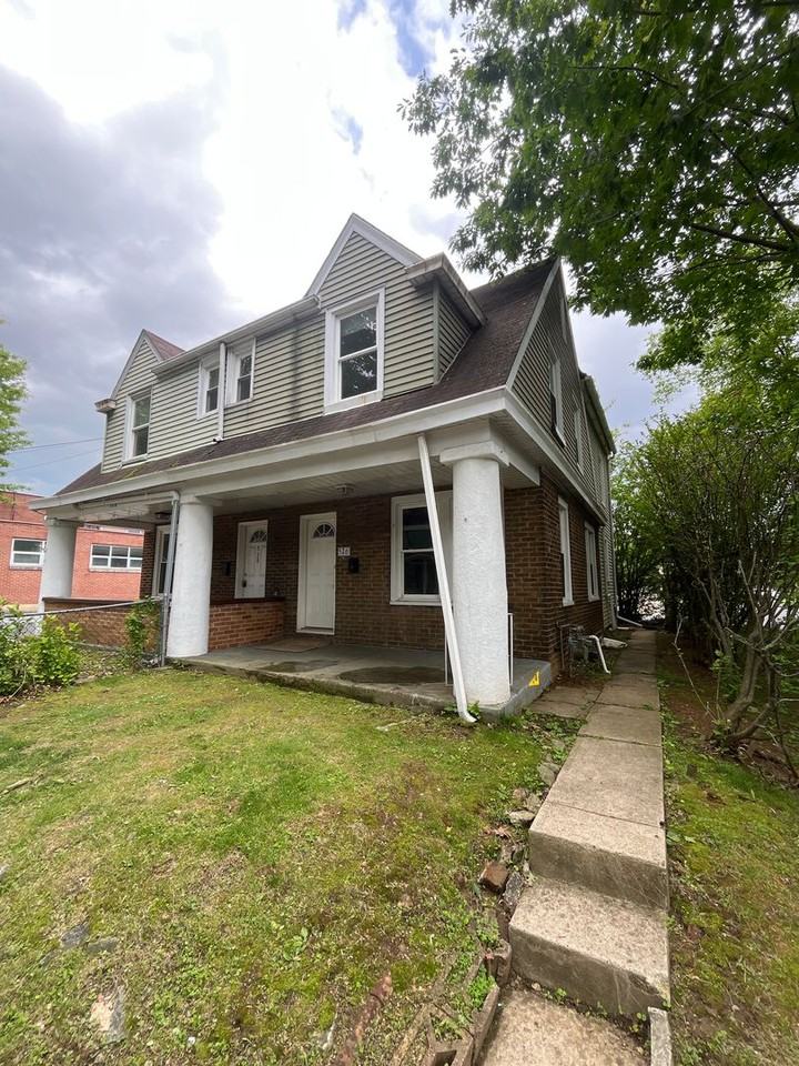 526 Park Pl - Photo 2 of 36