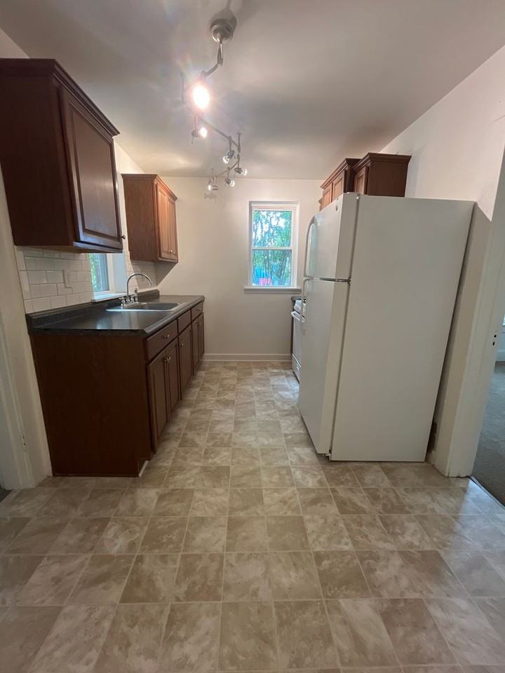 526 Park Pl - Photo 3 of 36