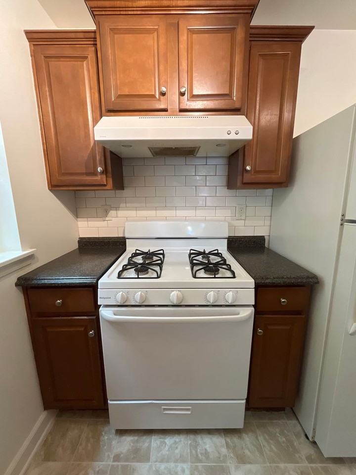 526 Park Pl - Photo 5 of 36