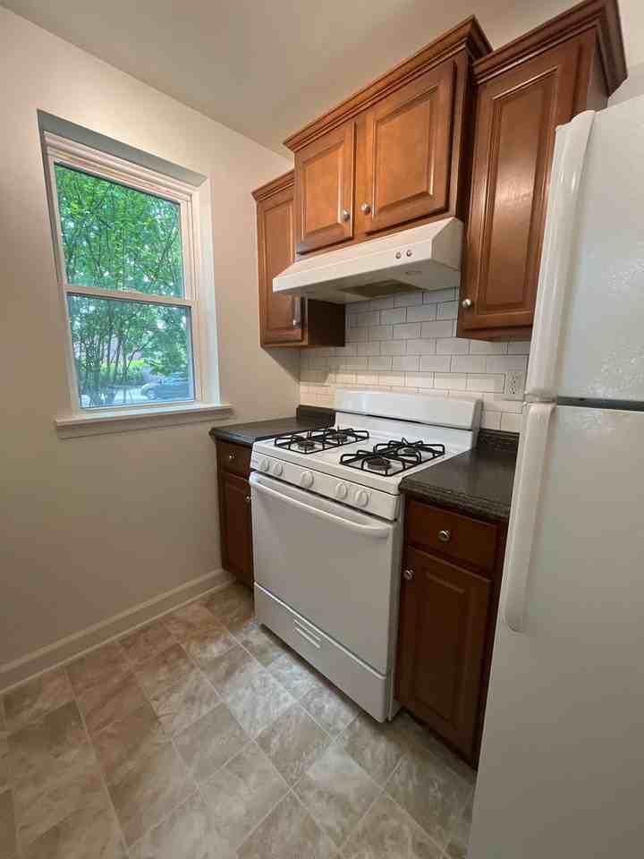 526 Park Pl - Photo 6 of 36