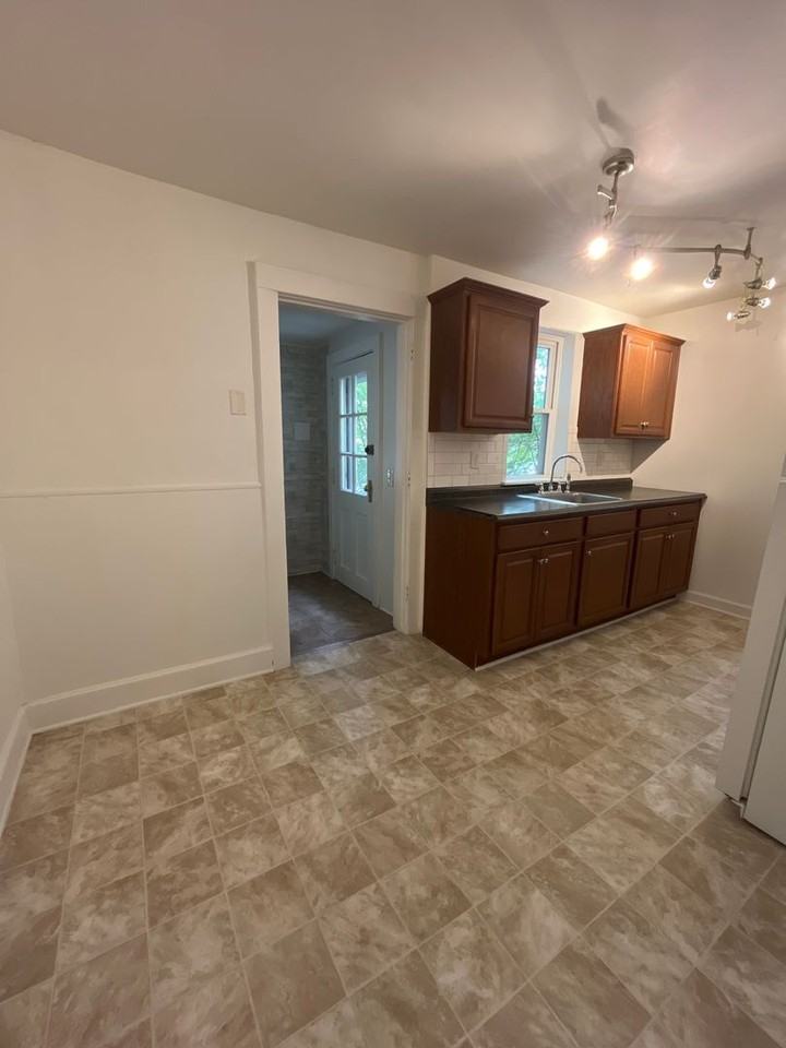 526 Park Pl - Photo 7 of 36