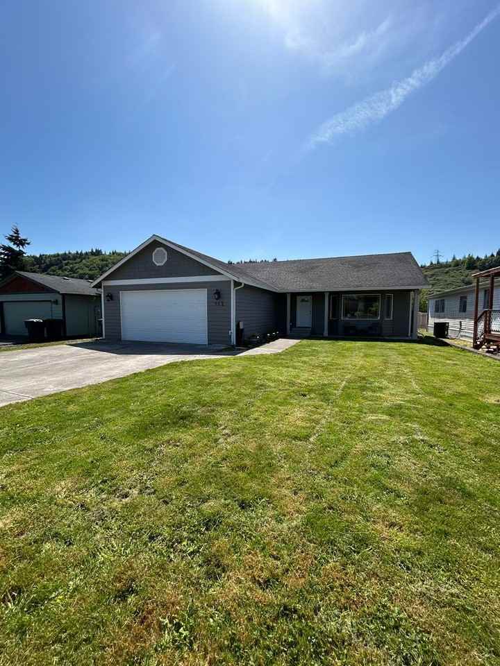 112 Charles St - Photo 2 of 16