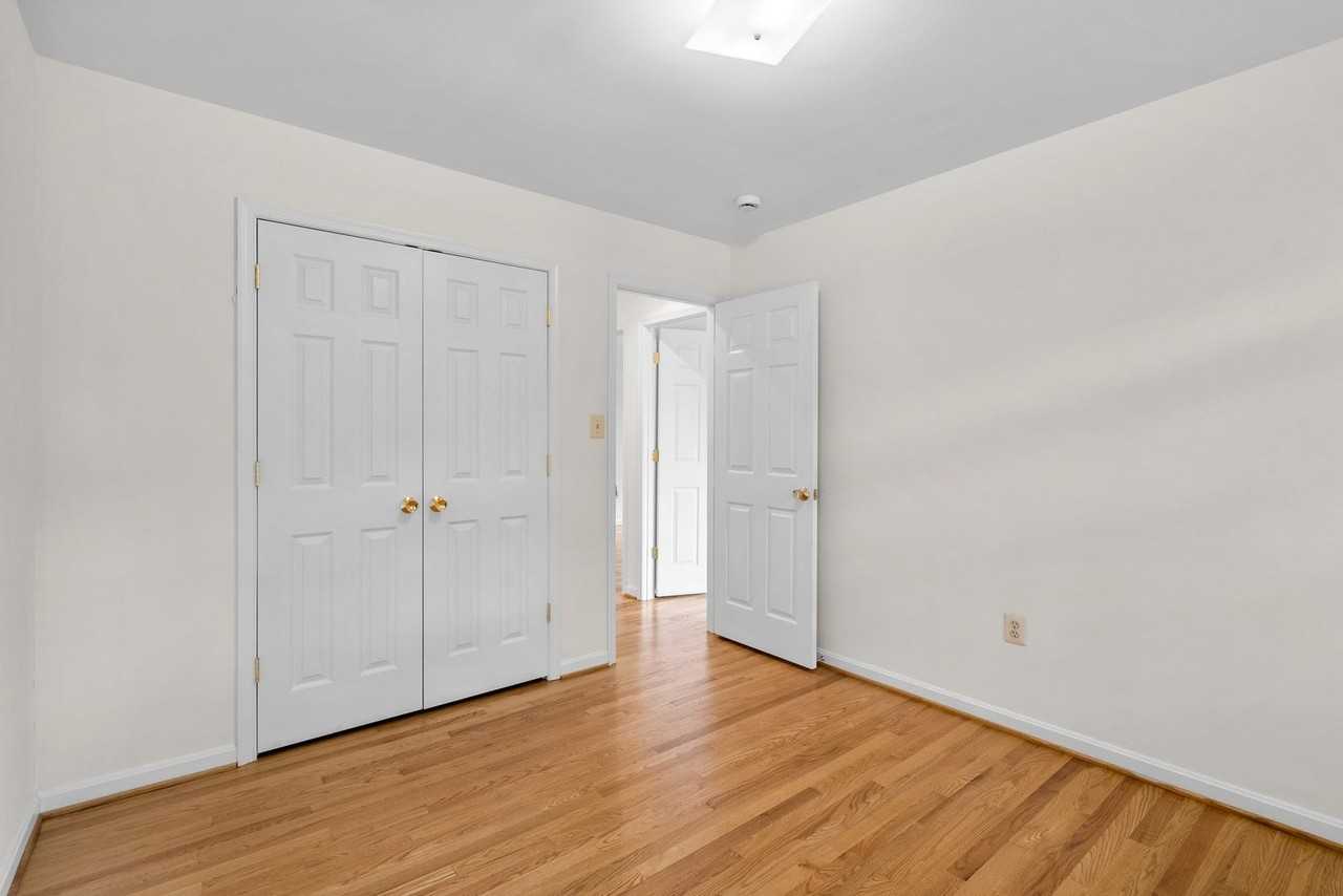 521 Bonifant Rd - Photo 2 of 49