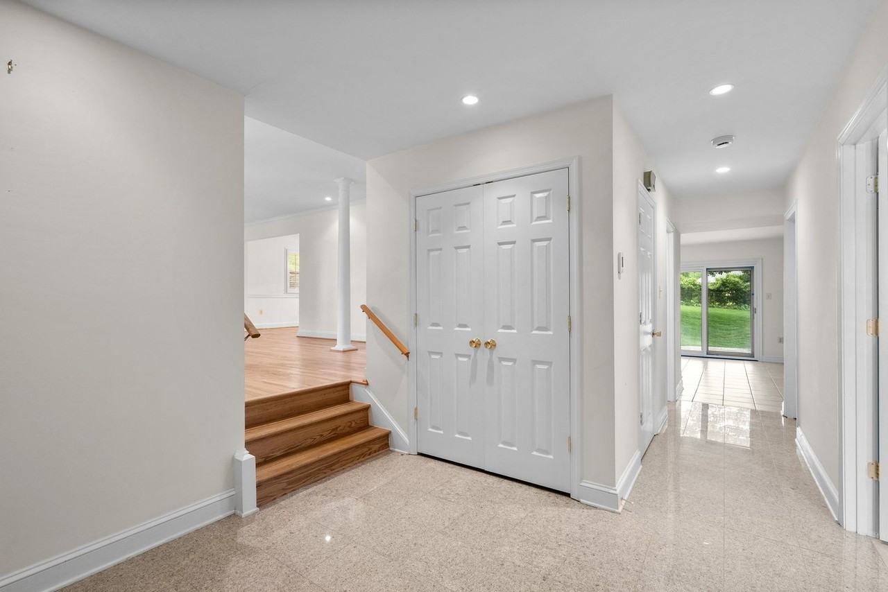 521 Bonifant Rd - Photo 3 of 49