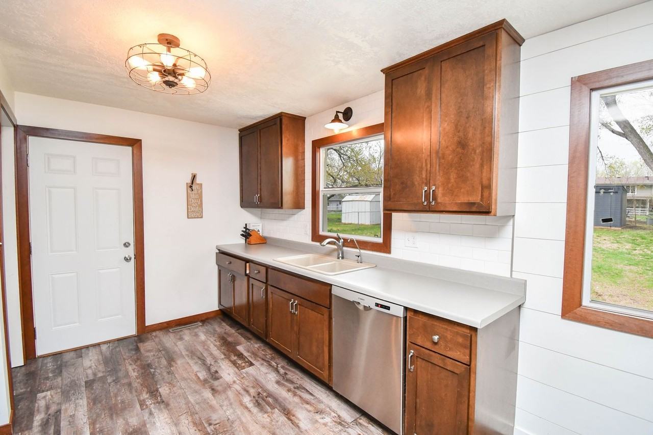 217 N Needles Dr - Photo 3 of 48