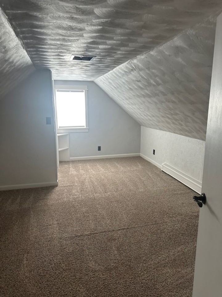 108 N Kennedy St - Photo 3 of 24